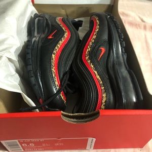 Women’s Nike air max’s